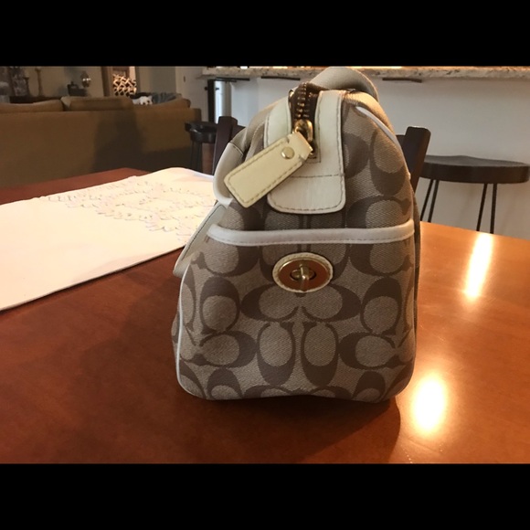 Coach Purse, very lightly used. - Picture 4 of 5